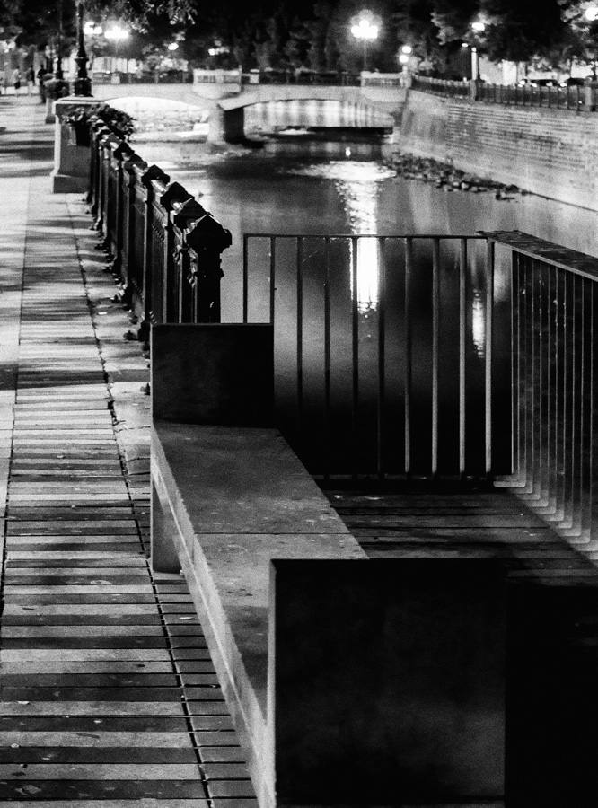 Méditations nocturnes d’un banc dépressif à l’usage des météorologues et autres voyageurs